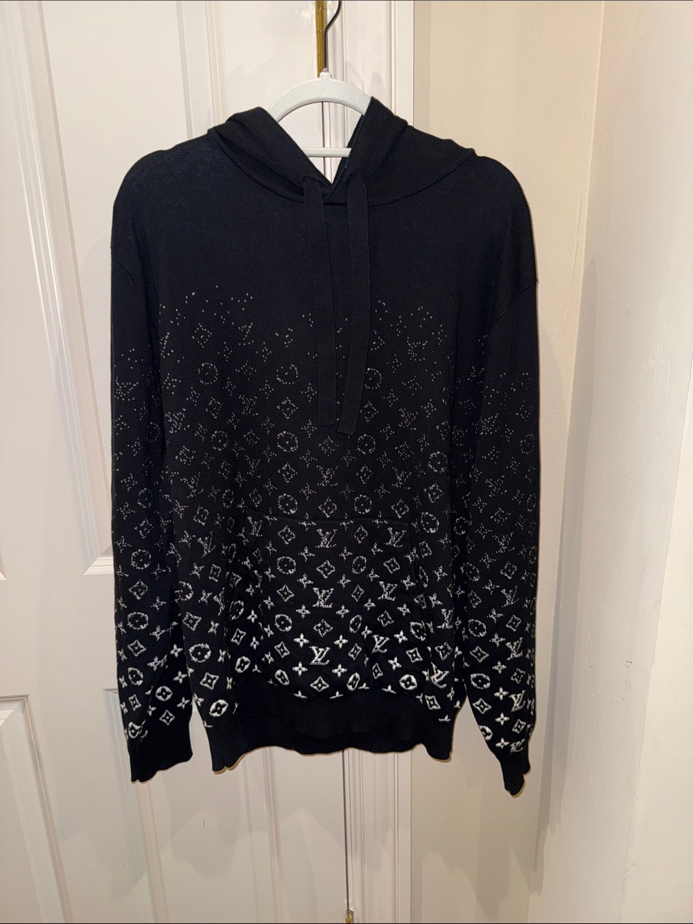 Louis Vuitton hoodie. Worn 1x. Size large. Like new condition.